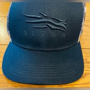 Sitka Trucker Hat, adjustable snap closure, black/camo, mid profile fit